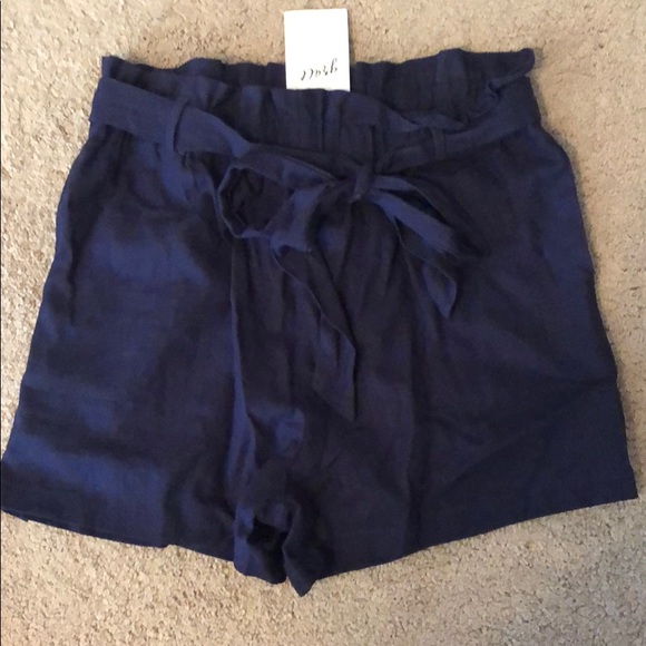 Shorts with bow belt - Picture 1 of 2